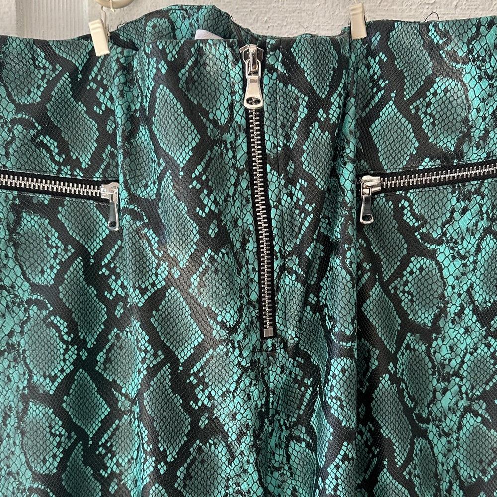 Tiger Mist Snake Print Faux Leather Pants Teal Black Statement  Pants - Picture 4 of 6